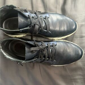 Women’s leather sneakers